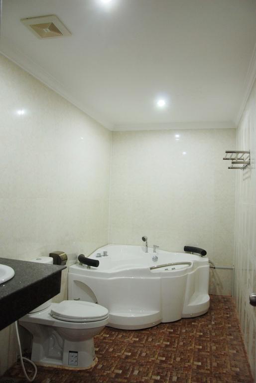 Emerald Bb Battambang Hotel Екстериор снимка